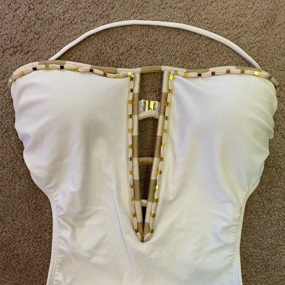 Elegant White One-Piece Swimsuit - Picture 3 of 6